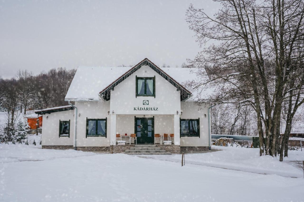 Bed and Breakfast Kadarhaz Влэхица Экстерьер фото