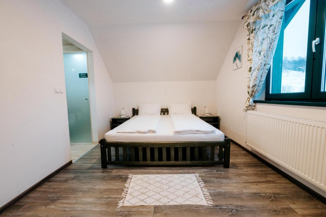 Bed and Breakfast Kadarhaz Влэхица Экстерьер фото